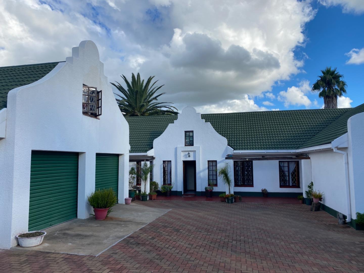6 Bedroom House + Cottage/Flat for Sale - KwaZulu Natal