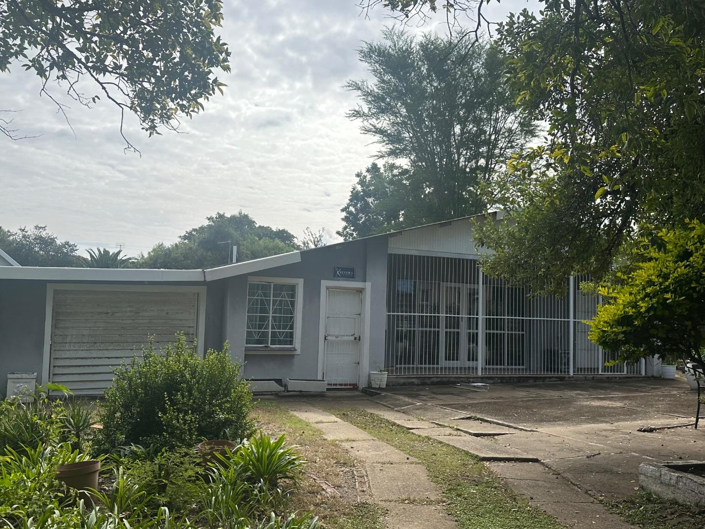 4 Bedroom House + Cottage/Flat for Sale - KwaZulu Natal