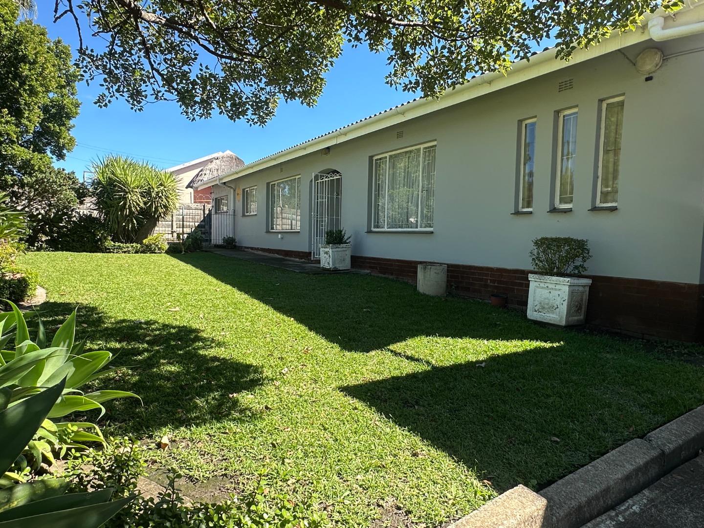 4 Bedroom House + Cottage/Flat for Sale - KwaZulu Natal