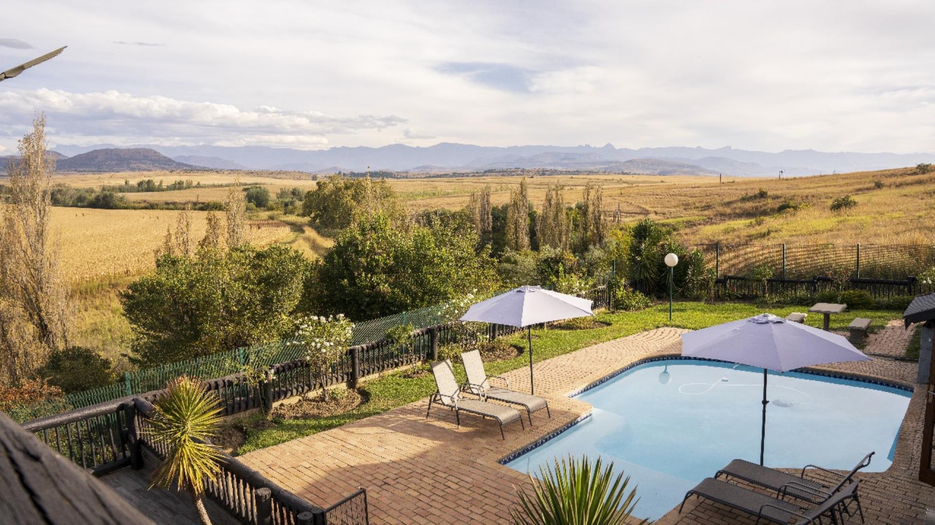 9 Bedroom House + Cottage/Flat for Sale - KwaZulu Natal